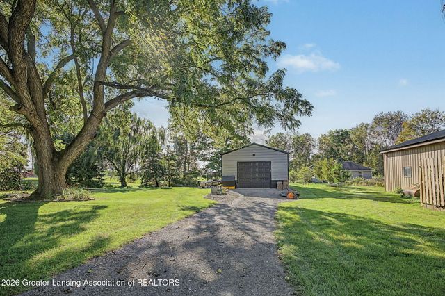 8609 W Mount Hope Highway, Grand Ledge, MI 48837