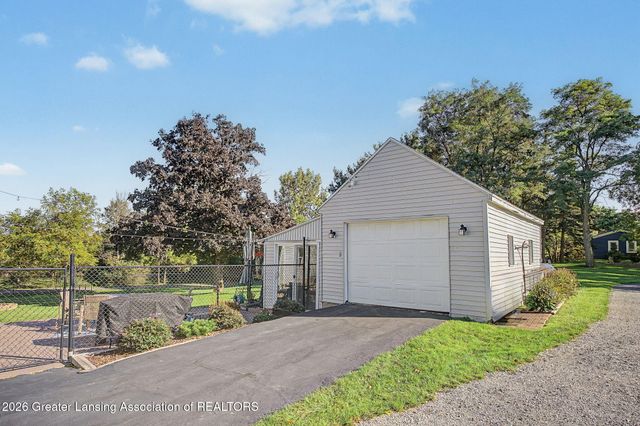 8609 W Mount Hope Highway, Grand Ledge, MI 48837