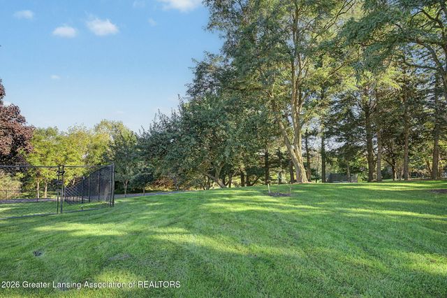 8609 W Mount Hope Highway, Grand Ledge, MI 48837