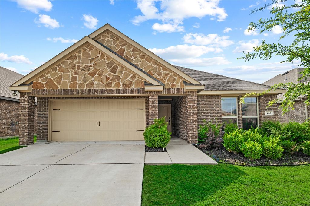 123 Arborside Drive, Waxahachie, TX 75165