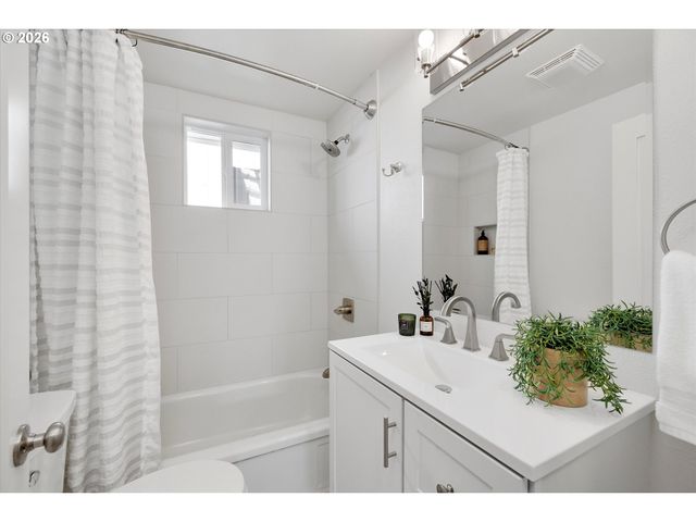 18149 Se PINE St, Portland, OR 97233