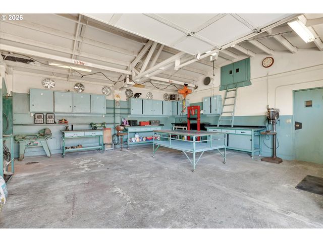18149 Se PINE St, Portland, OR 97233