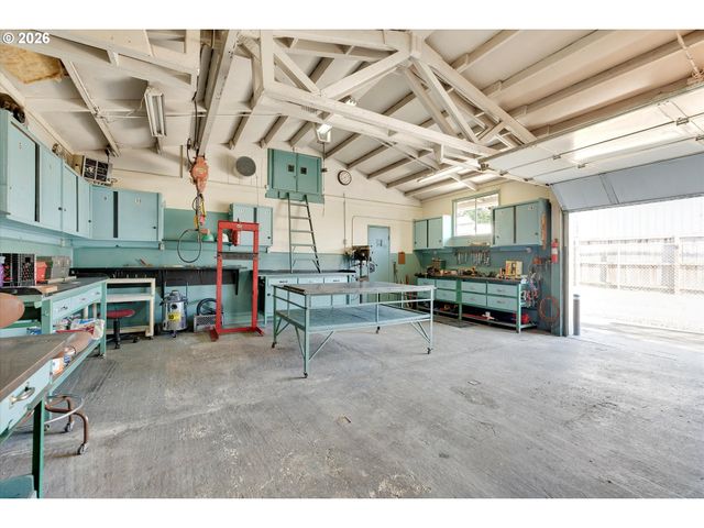 18149 Se PINE St, Portland, OR 97233