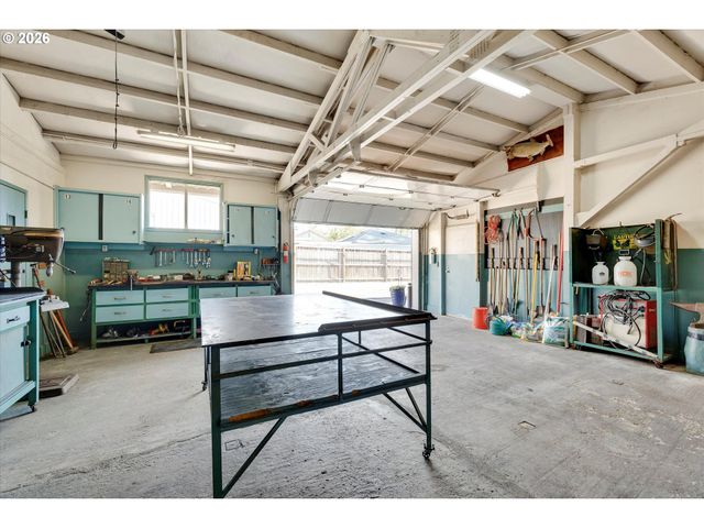 18149 Se PINE St, Portland, OR 97233