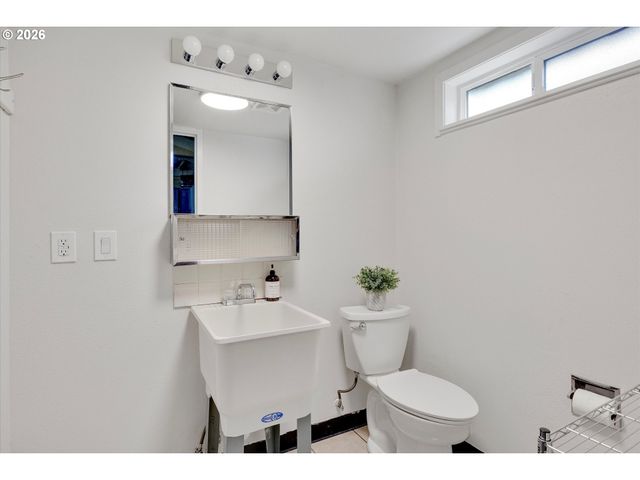 18149 Se PINE St, Portland, OR 97233