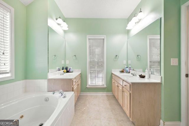 207 Crestview Trace, Gray, GA 31032