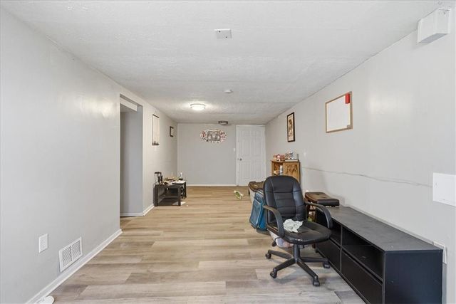 5910 N Park Avenue, Gladstone, MO 64118