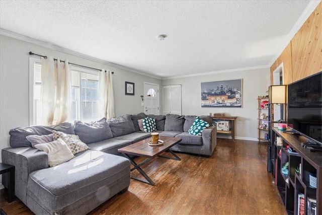 5910 N Park Avenue, Gladstone, MO 64118