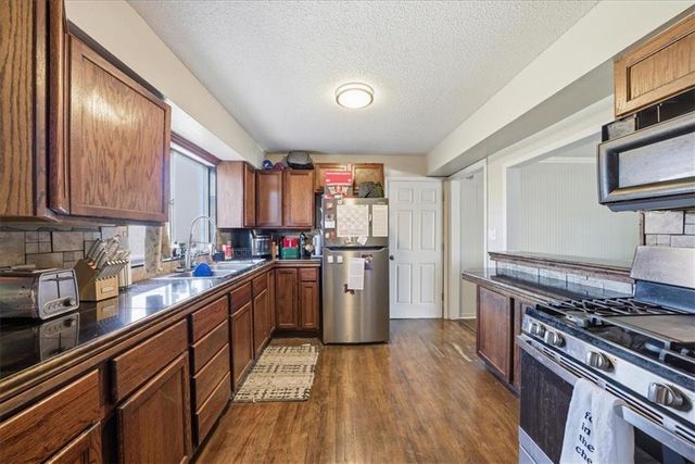 5910 N Park Avenue, Gladstone, MO 64118