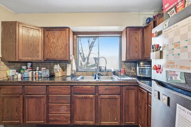 5910 N Park Avenue, Gladstone, MO 64118