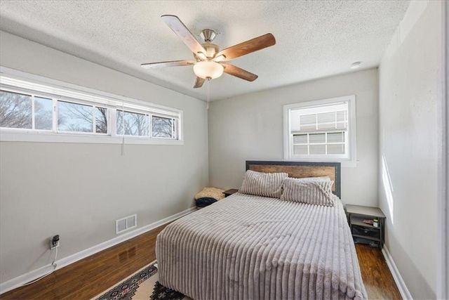 5910 N Park Avenue, Gladstone, MO 64118