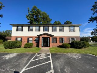 100 Ravenwood Drive B, Jacksonville, NC 28546