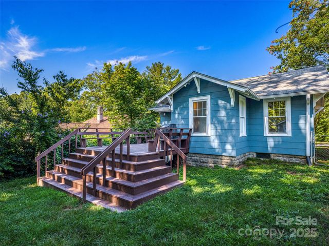 11 Craig Circle, Asheville, NC 28805