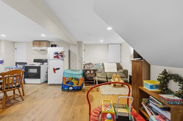 51 Newton St, Westport, MA 02790