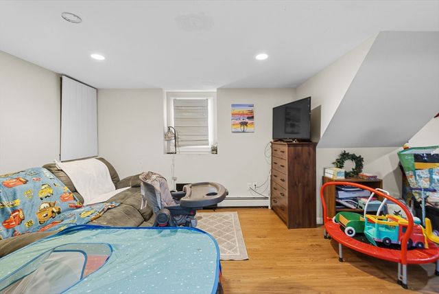 51 Newton St, Westport, MA 02790