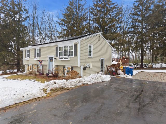 51 Newton St, Westport, MA 02790