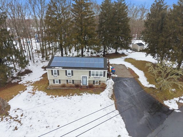 51 Newton St, Westport, MA 02790