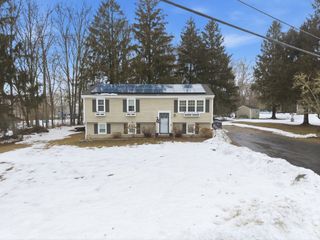 51 Newton St, Westport, MA 02790