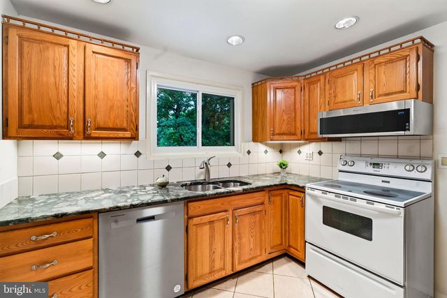 905 RIDLEY CREEK DR, Media, PA 19063