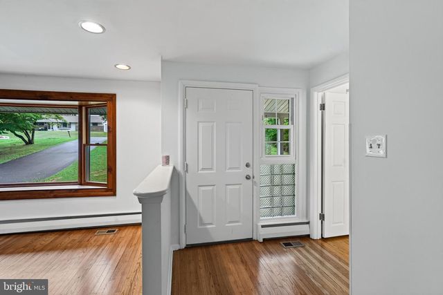 905 RIDLEY CREEK DR, Media, PA 19063