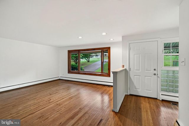 905 RIDLEY CREEK DR, Media, PA 19063