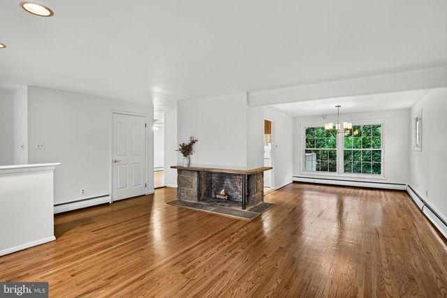 905 RIDLEY CREEK DR, Media, PA 19063