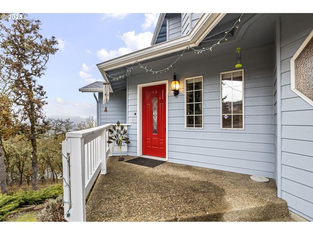 1495 Se PARKWOOD Dr, Roseburg, OR 97470