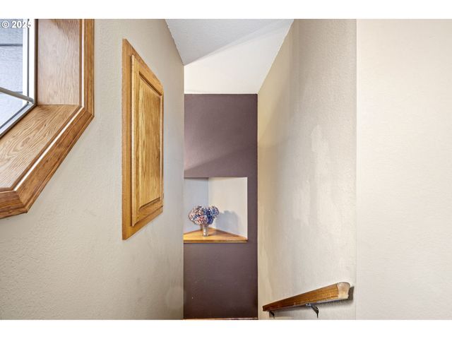 1495 Se PARKWOOD Dr, Roseburg, OR 97470