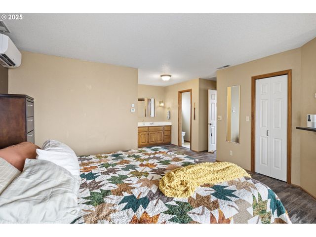 1495 Se PARKWOOD Dr, Roseburg, OR 97470