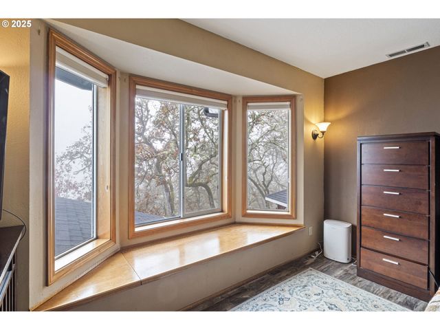 1495 Se PARKWOOD Dr, Roseburg, OR 97470