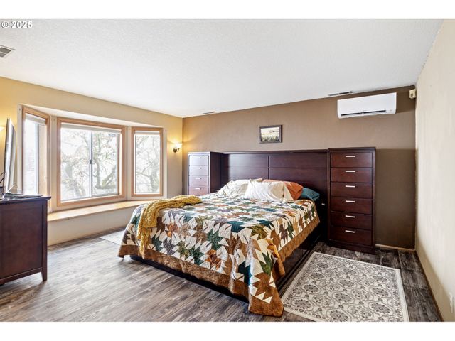 1495 Se PARKWOOD Dr, Roseburg, OR 97470