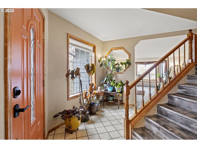 1495 Se PARKWOOD Dr, Roseburg, OR 97470