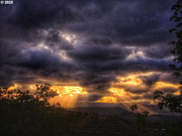 1495 Se PARKWOOD Dr, Roseburg, OR 97470