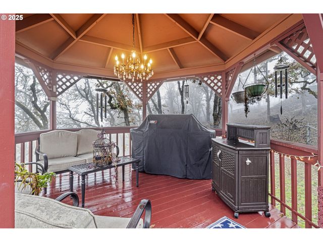 1495 Se PARKWOOD Dr, Roseburg, OR 97470