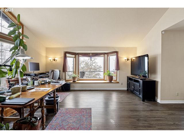 1495 Se PARKWOOD Dr, Roseburg, OR 97470