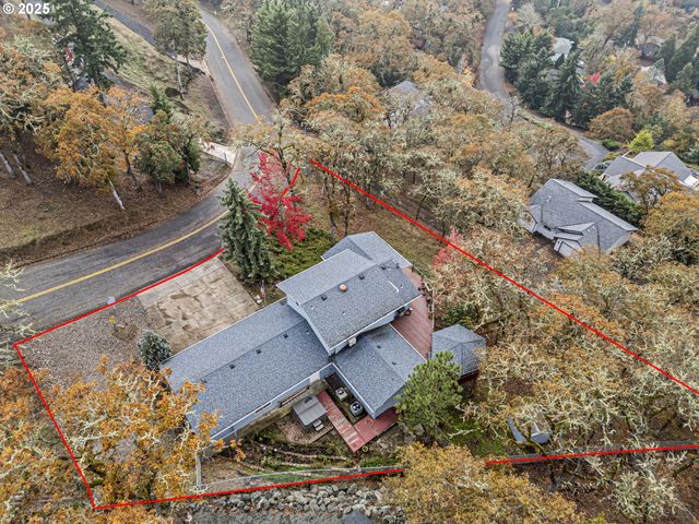 1495 Se PARKWOOD Dr, Roseburg, OR 97470