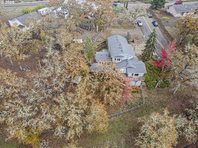 1495 Se PARKWOOD Dr, Roseburg, OR 97470