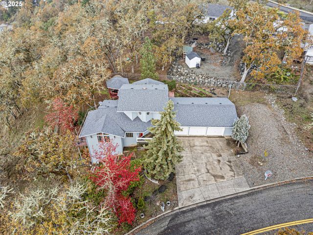 1495 Se PARKWOOD Dr, Roseburg, OR 97470