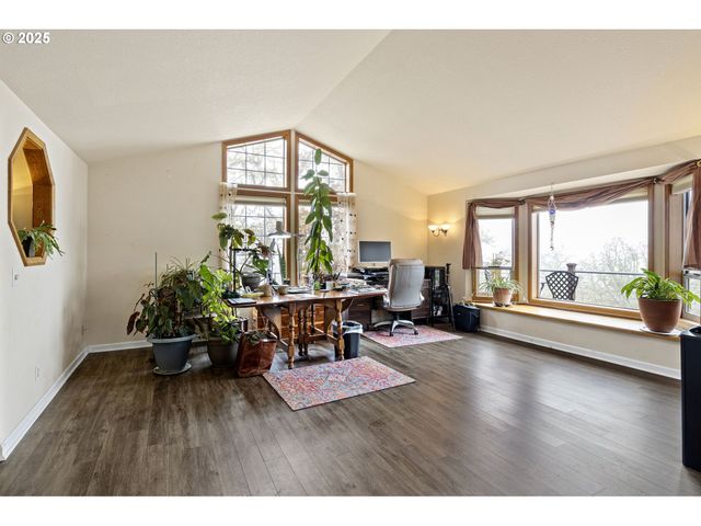 1495 Se PARKWOOD Dr, Roseburg, OR 97470