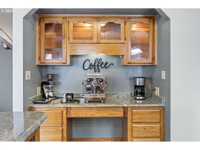 1495 Se PARKWOOD Dr, Roseburg, OR 97470