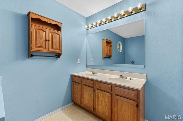 908 Southwind Court, Collinsville, IL 62234