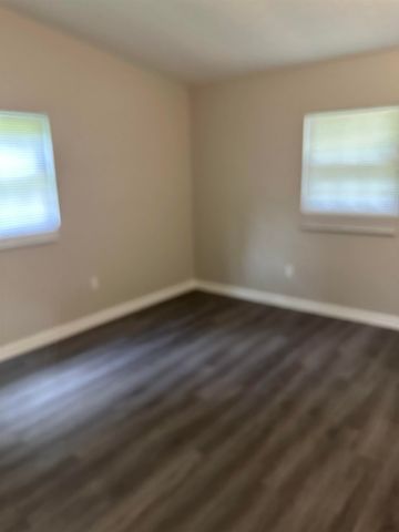 422 Essex Drive, Tallahassee, FL 32304