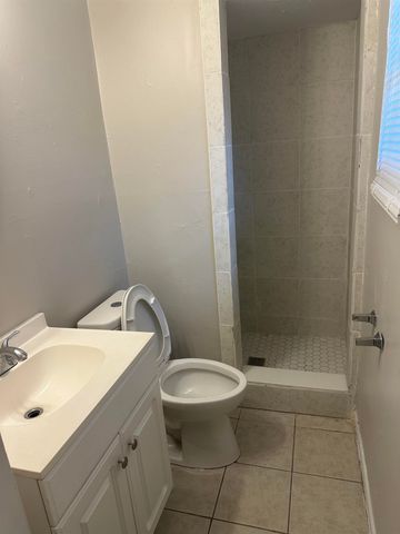 422 Essex Drive, Tallahassee, FL 32304