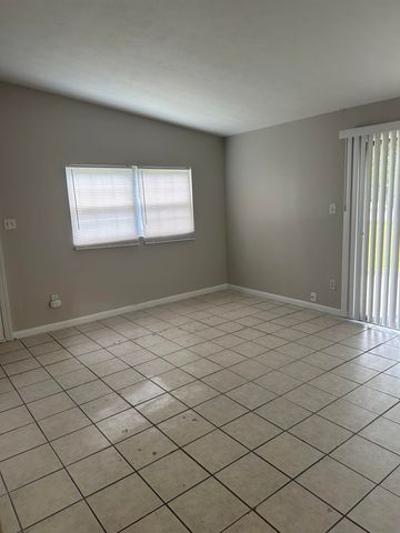 422 Essex Drive, Tallahassee, FL 32304