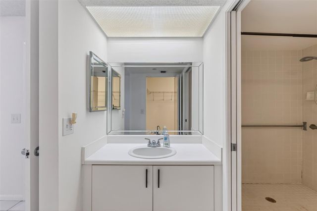 900 SW 142nd Avenue 213L, Pembroke Pines, FL 33027