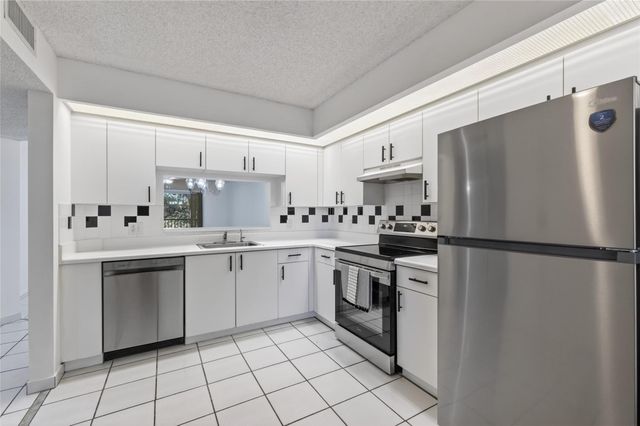 900 SW 142nd Avenue 213L, Pembroke Pines, FL 33027