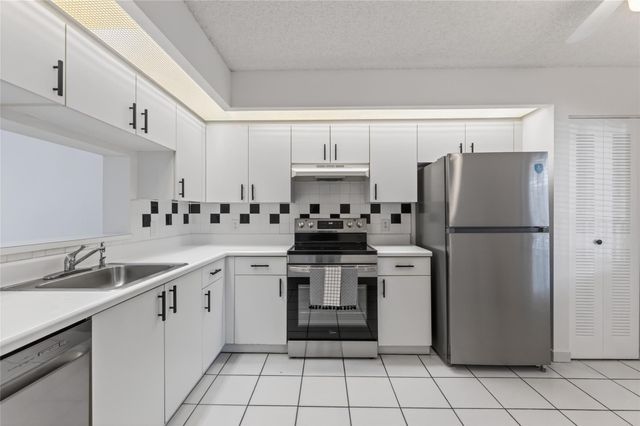 900 SW 142nd Avenue 213L, Pembroke Pines, FL 33027