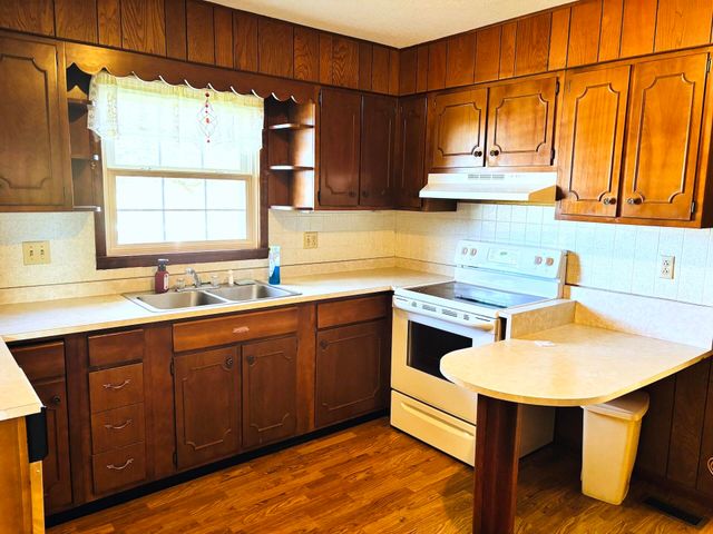 304 Hwy 3525, Russell Springs, KY 42642