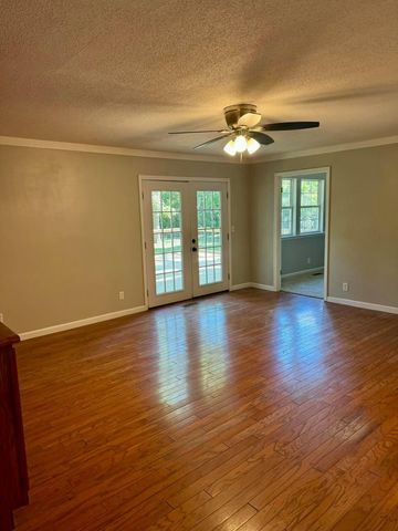8 Roberts Drive, Fort Oglethorpe, GA 30742