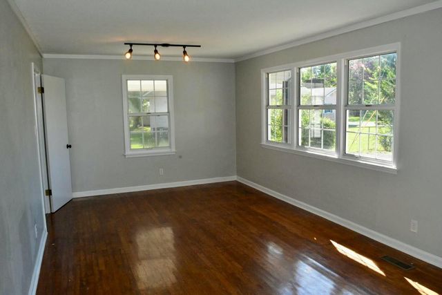 8 Roberts Drive, Fort Oglethorpe, GA 30742